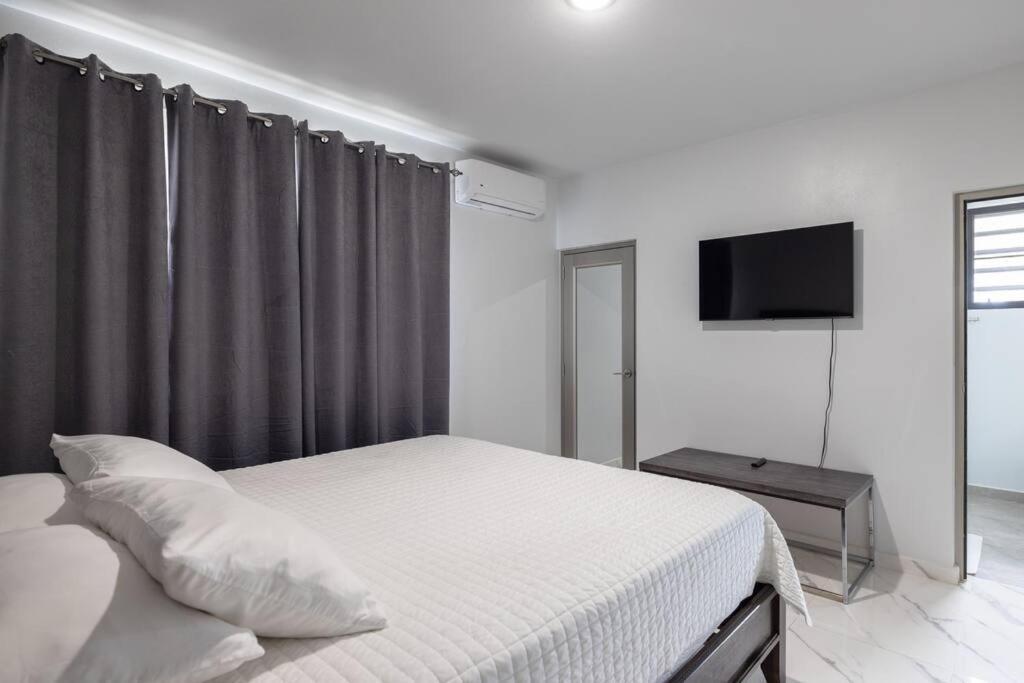 Ramey Cir D, Near Airport, Beaches W/King Bed. Aguadilla Luaran gambar